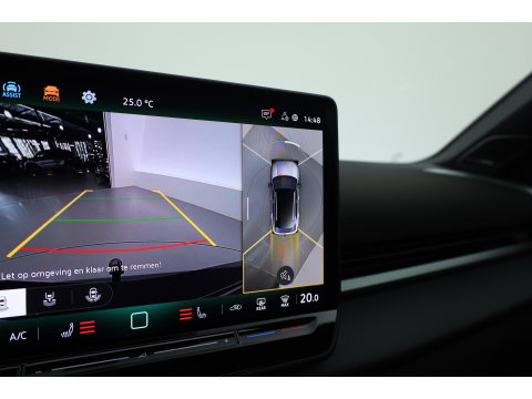 Volkswagen T-Roc 1.5 eTsi R-Line First Edition | Dig. Cockpit | IQ Light | Pano | Adapt. Cruise | Trekhaak | Head-up | Harman Kardon | Keyless | 360cam | Stoel- Stuurverw.
