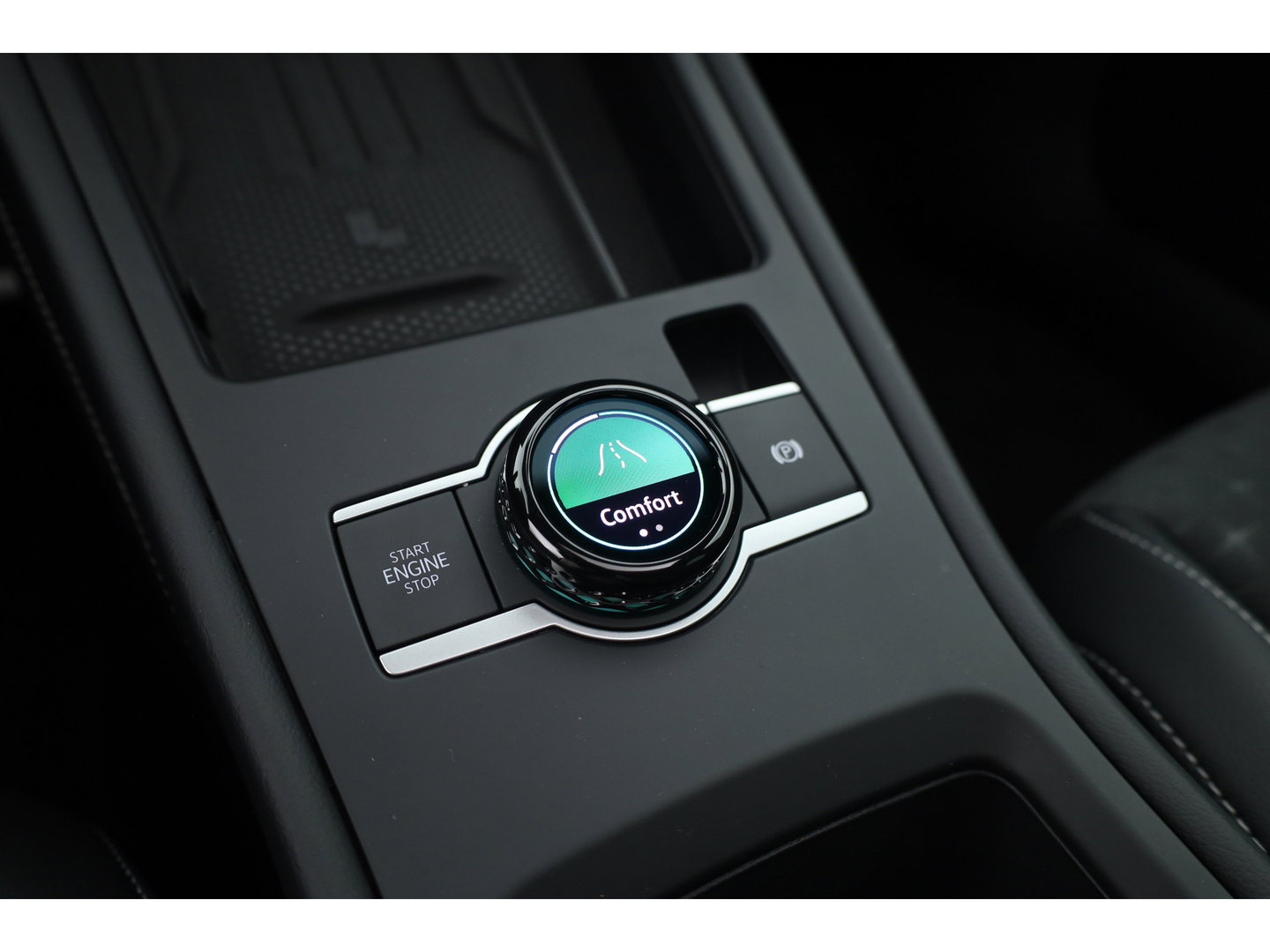 Volkswagen T-Roc 1.5 eTsi R-Line First Edition | Dig. Cockpit | IQ Light | Pano | Adapt. Cruise | Trekhaak | Head-up | Harman Kardon | Keyless | 360cam | Stoel- Stuurverw.