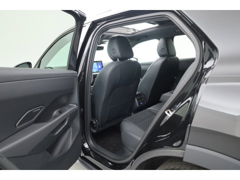 Volkswagen T-Roc 1.5 eTsi R-Line First Edition | Dig. Cockpit | IQ Light | Pano | Adapt. Cruise | Trekhaak | Head-up | Harman Kardon | Keyless | 360cam | Stoel- Stuurverw.