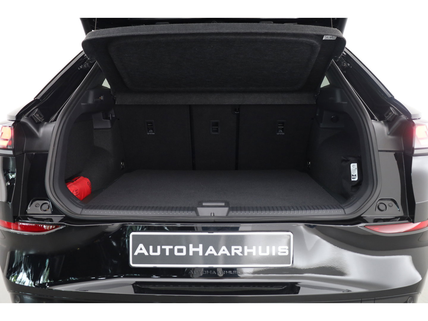 Volkswagen T-Roc 1.5 eTsi R-Line First Edition | Dig. Cockpit | IQ Light | Pano | Adapt. Cruise | Trekhaak | Head-up | Harman Kardon | Keyless | 360cam | Stoel- Stuurverw.