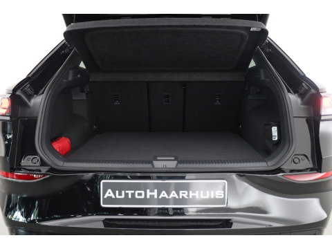 Volkswagen T-Roc 1.5 eTsi R-Line First Edition | Dig. Cockpit | IQ Light | Pano | Adapt. Cruise | Trekhaak | Head-up | Harman Kardon | Keyless | 360cam | Stoel- Stuurverw.