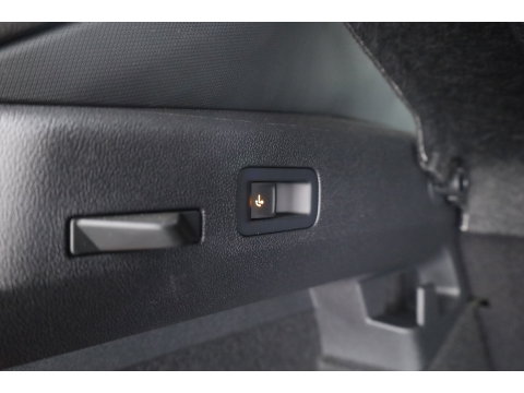 Volkswagen T-Roc 1.5 eTsi R-Line First Edition | Dig. Cockpit | IQ Light | Pano | Adapt. Cruise | Trekhaak | Head-up | Harman Kardon | Keyless | 360cam | Stoel- Stuurverw.