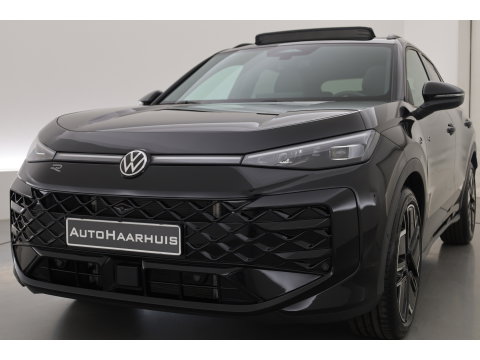 Volkswagen T-Roc 1.5 eTsi R-Line First Edition | Dig. Cockpit | IQ Light | Pano | Adapt. Cruise | Trekhaak | Head-up | Harman Kardon | Keyless | 360cam | Stoel- Stuurverw.
