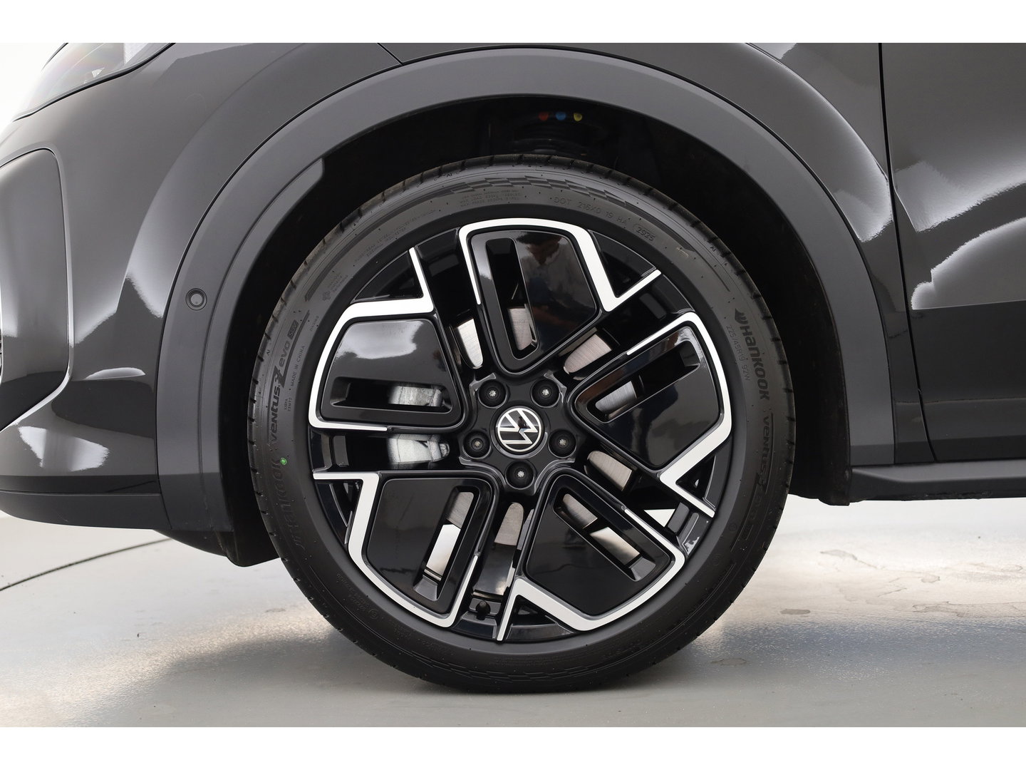 Volkswagen T-Roc 1.5 eTsi R-Line First Edition | Dig. Cockpit | IQ Light | Pano | Adapt. Cruise | Trekhaak | Head-up | Harman Kardon | Keyless | 360cam | Stoel- Stuurverw.