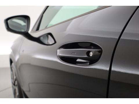 Volkswagen T-Roc 1.5 eTsi R-Line First Edition | Dig. Cockpit | IQ Light | Pano | Adapt. Cruise | Trekhaak | Head-up | Harman Kardon | Keyless | 360cam | Stoel- Stuurverw.