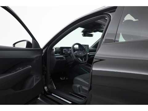 Volkswagen T-Roc 1.5 eTsi R-Line First Edition | Dig. Cockpit | IQ Light | Pano | Adapt. Cruise | Trekhaak | Head-up | Harman Kardon | Keyless | 360cam | Stoel- Stuurverw.