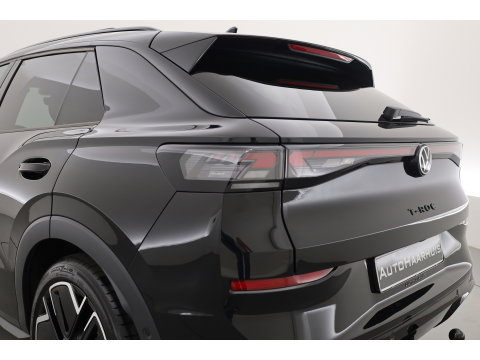 Volkswagen T-Roc 1.5 eTsi R-Line First Edition | Dig. Cockpit | IQ Light | Pano | Adapt. Cruise | Trekhaak | Head-up | Harman Kardon | Keyless | 360cam | Stoel- Stuurverw.