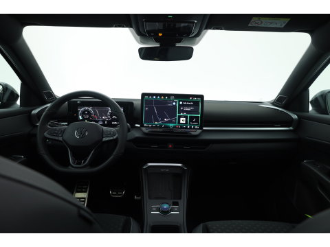 Volkswagen T-Roc 1.5 eTsi R-Line First Edition | Dig. Cockpit | IQ Light | Pano | Adapt. Cruise | Trekhaak | Head-up | Harman Kardon | Keyless | 360cam | Stoel- Stuurverw.