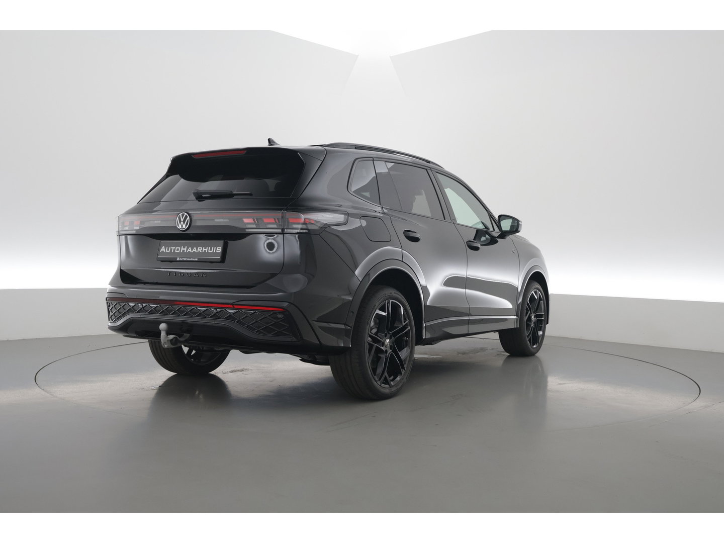 Volkswagen Tiguan 1.5 eHybrid R-Line Black Style 272pk Nieuw | Stoelventi. | Memory | Pano | 360cam | Leder | Elek. Trekhaak | HUD | Adapt. Cruise | Massage |