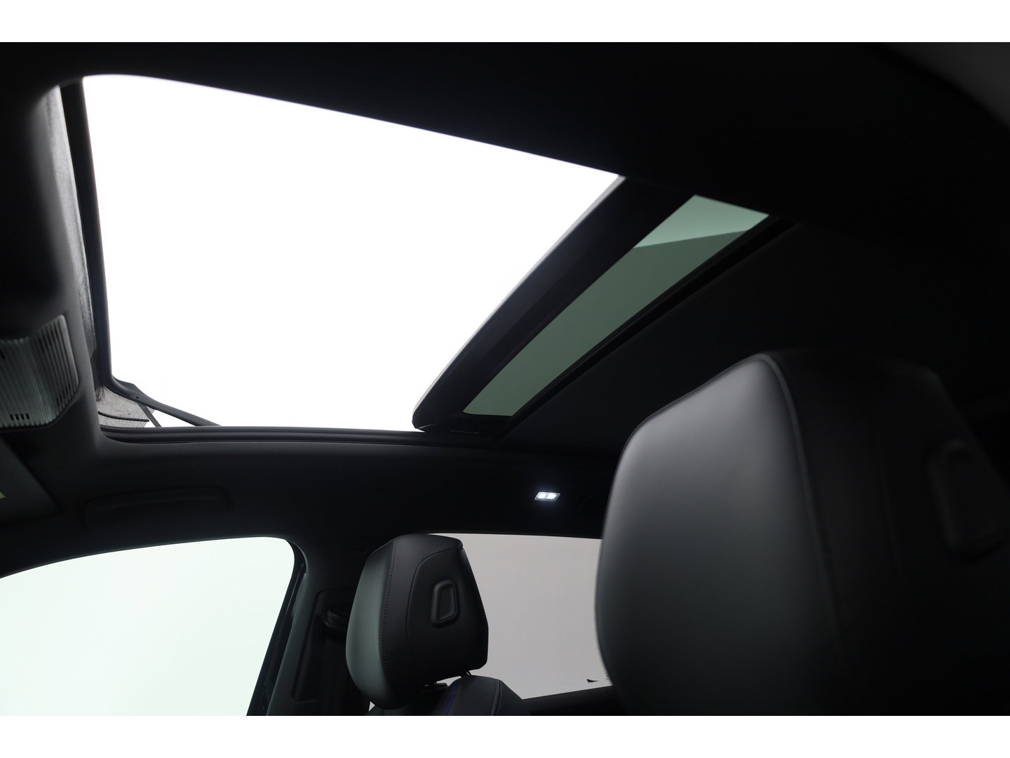 Volkswagen Tiguan 1.5 eHybrid R-Line Black Style 272pk Nieuw | Stoelventi. | Memory | Pano | 360cam | Leder | Elek. Trekhaak | HUD | Adapt. Cruise | Massage |