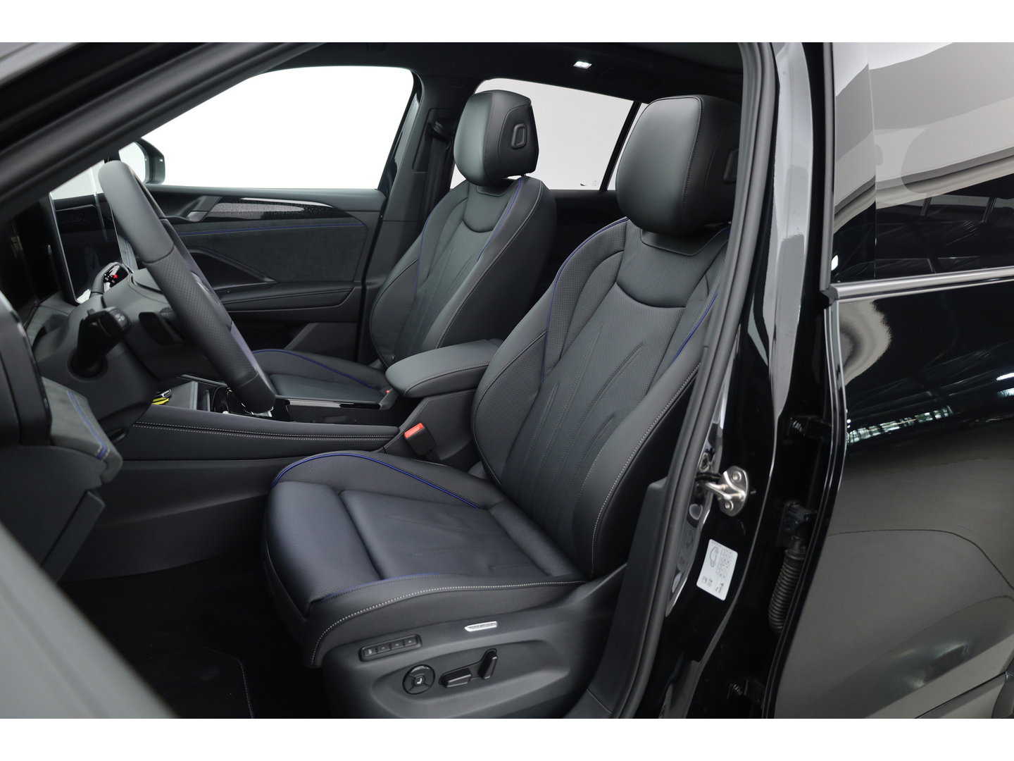 Volkswagen Tiguan 1.5 eHybrid R-Line Black Style 272pk Nieuw | Stoelventi. | Memory | Pano | 360cam | Leder | Elek. Trekhaak | HUD | Adapt. Cruise | Massage |