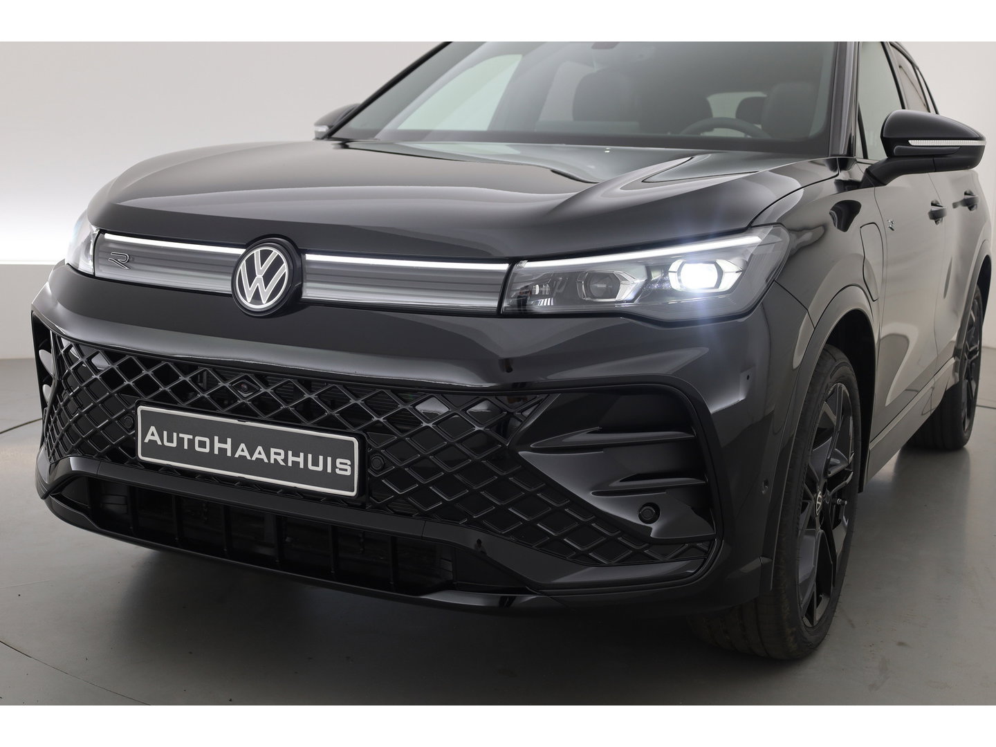 Volkswagen Tiguan 1.5 eHybrid R-Line Black Style 272pk Nieuw | Stoelventi. | Memory | Pano | 360cam | Leder | Elek. Trekhaak | HUD | Adapt. Cruise | Massage |