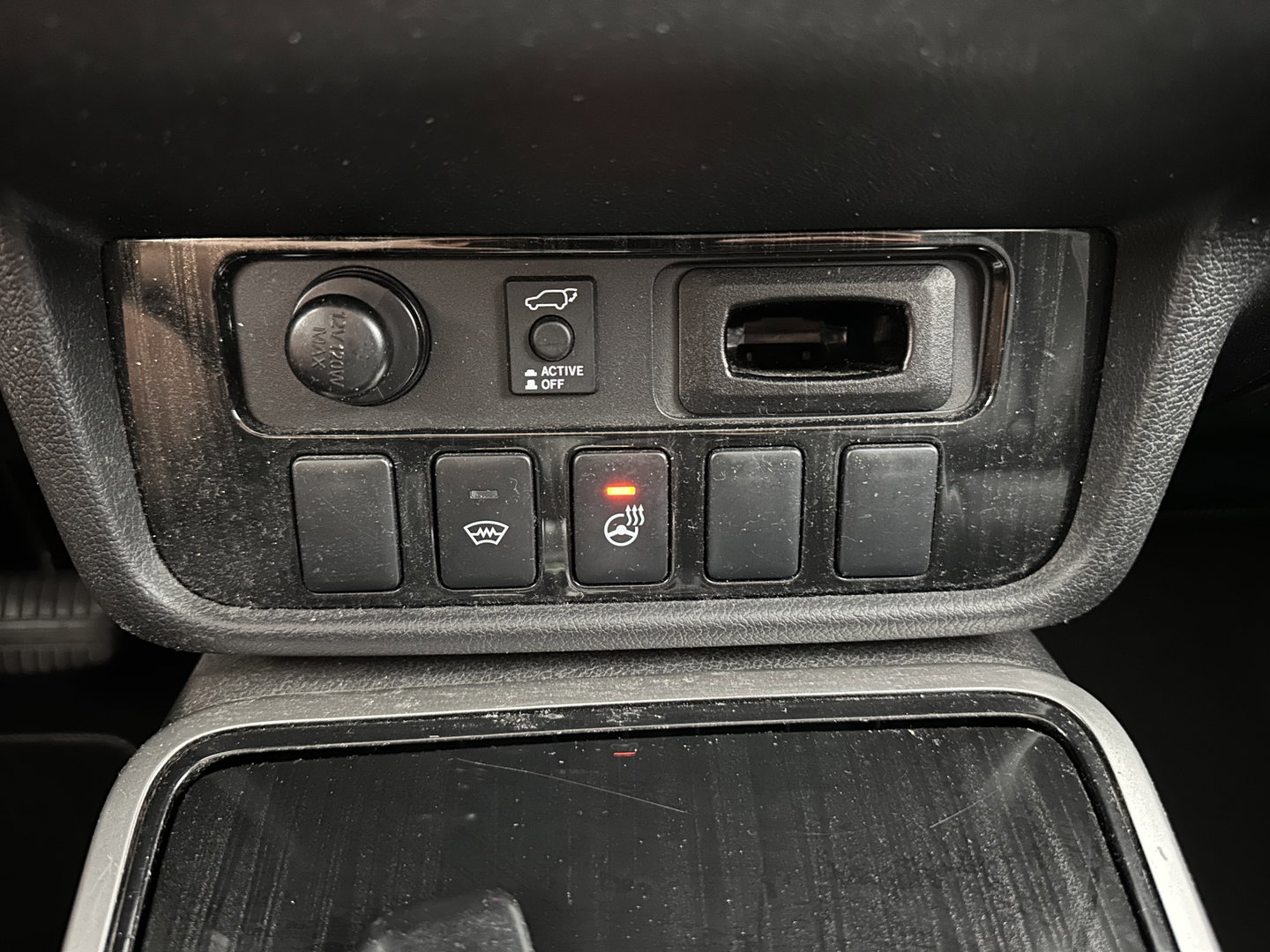 Mitsubishi Outlander 2.0 PHEV instyle AWD (Plug-In) Aut *LEATHER | FULL-LED | NAVI-FULLMAP | KEYLESS | TOPVIEW | HEATED-COMFORTSEATS | ECC | SHIFT-PADDLES | PDC | CRUISE | PRIVACY-GLASS | DAB | TOWBAR | 18''ALU *