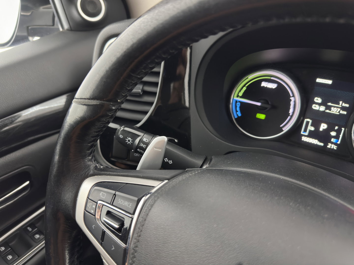 Mitsubishi Outlander 2.0 PHEV instyle AWD (Plug-In) Aut *LEATHER | FULL-LED | NAVI-FULLMAP | KEYLESS | TOPVIEW | HEATED-COMFORTSEATS | ECC | SHIFT-PADDLES | PDC | CRUISE | PRIVACY-GLASS | DAB | TOWBAR | 18''ALU *