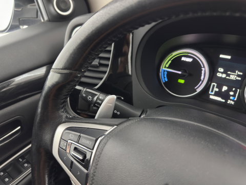 Mitsubishi Outlander 2.0 PHEV instyle AWD (Plug-In) Aut *LEATHER | FULL-LED | NAVI-FULLMAP | KEYLESS | TOPVIEW | HEATED-COMFORTSEATS | ECC | SHIFT-PADDLES | PDC | CRUISE | PRIVACY-GLASS | DAB | TOWBAR | 18''ALU *