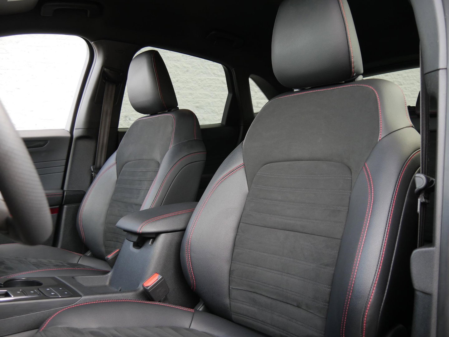 Ford Kuga PHEV ST-LINE X/ DRIVER ASSISTANCE PACK/ WINTER PACK/ DESIGN PACK/ HEAD-UP/ 19INCH VELGEN