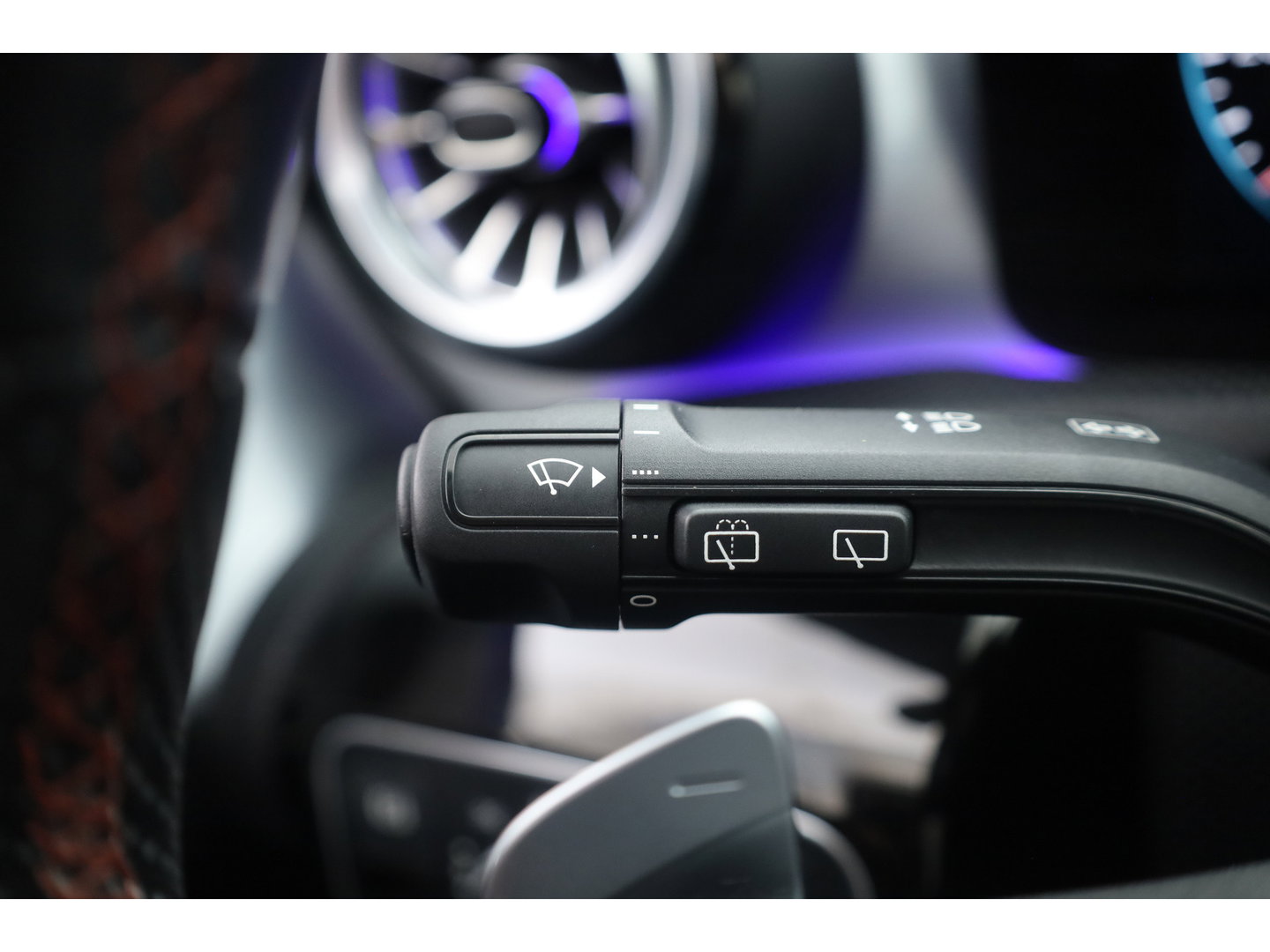 Mercedes-Benz CLA-Klasse Shooting Brake 180 Business Solution AMG | AMG-Styling | Matrix Led | CarPlay | Burmester | Stoelverw. | Panoramadak | DAB