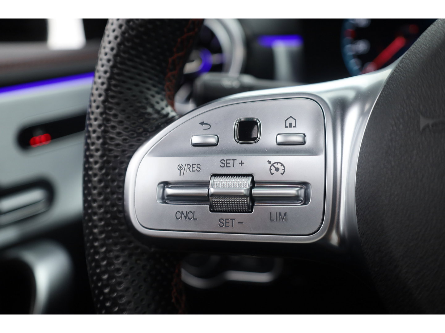 Mercedes-Benz CLA-Klasse Shooting Brake 180 Business Solution AMG | AMG-Styling | Matrix Led | CarPlay | Burmester | Stoelverw. | Panoramadak | DAB