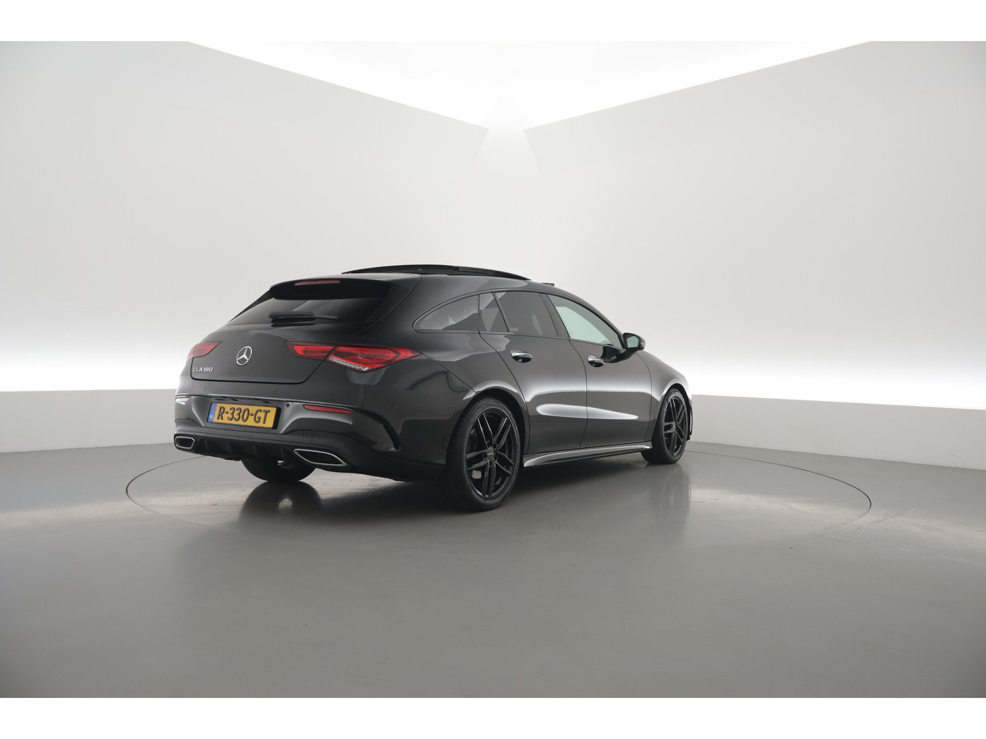 Mercedes-Benz CLA-Klasse Shooting Brake 180 Business Solution AMG | AMG-Styling | Matrix Led | CarPlay | Burmester | Stoelverw. | Panoramadak | DAB