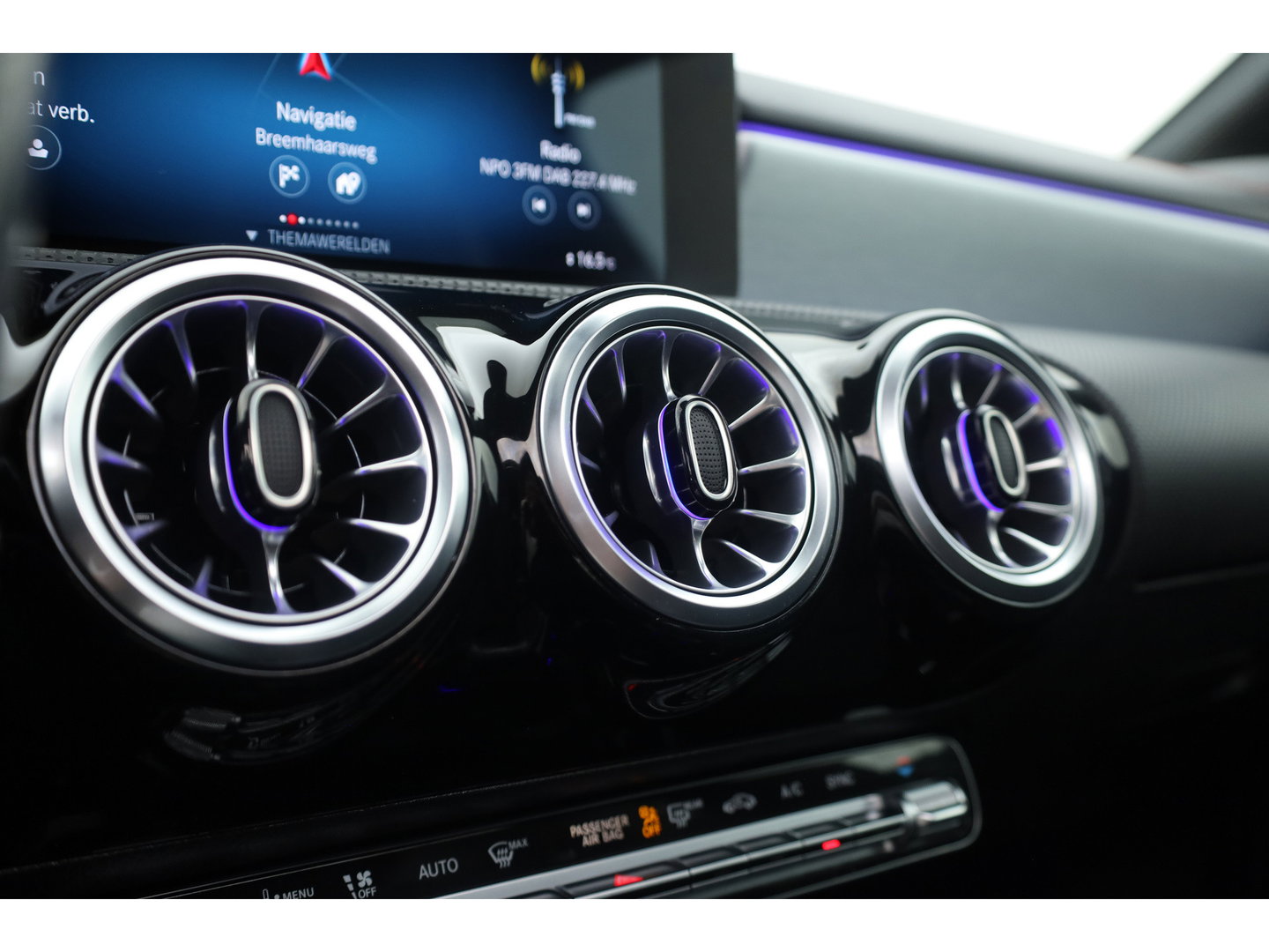 Mercedes-Benz CLA-Klasse Shooting Brake 180 Business Solution AMG | AMG-Styling | Matrix Led | CarPlay | Burmester | Stoelverw. | Panoramadak | DAB