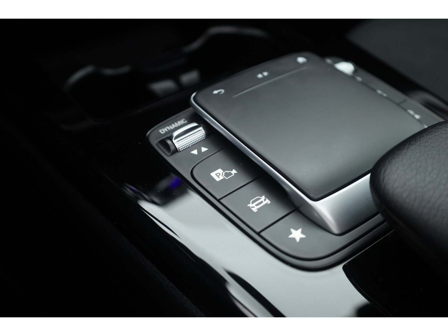 Mercedes-Benz CLA-Klasse Shooting Brake 180 Business Solution AMG | AMG-Styling | Matrix Led | CarPlay | Burmester | Stoelverw. | Panoramadak | DAB