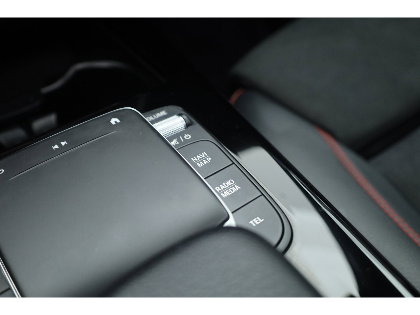 Mercedes-Benz CLA-Klasse Shooting Brake 180 Business Solution AMG | AMG-Styling | Matrix Led | CarPlay | Burmester | Stoelverw. | Panoramadak | DAB