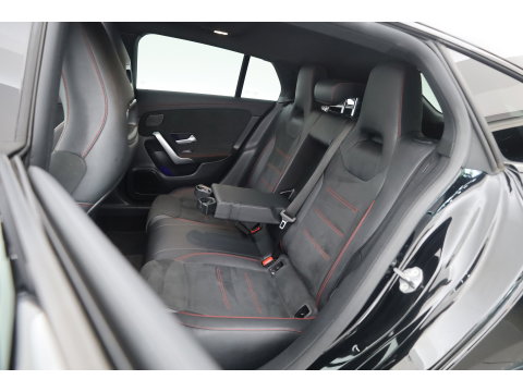 Mercedes-Benz CLA-Klasse Shooting Brake 180 Business Solution AMG | AMG-Styling | Matrix Led | CarPlay | Burmester | Stoelverw. | Panoramadak | DAB
