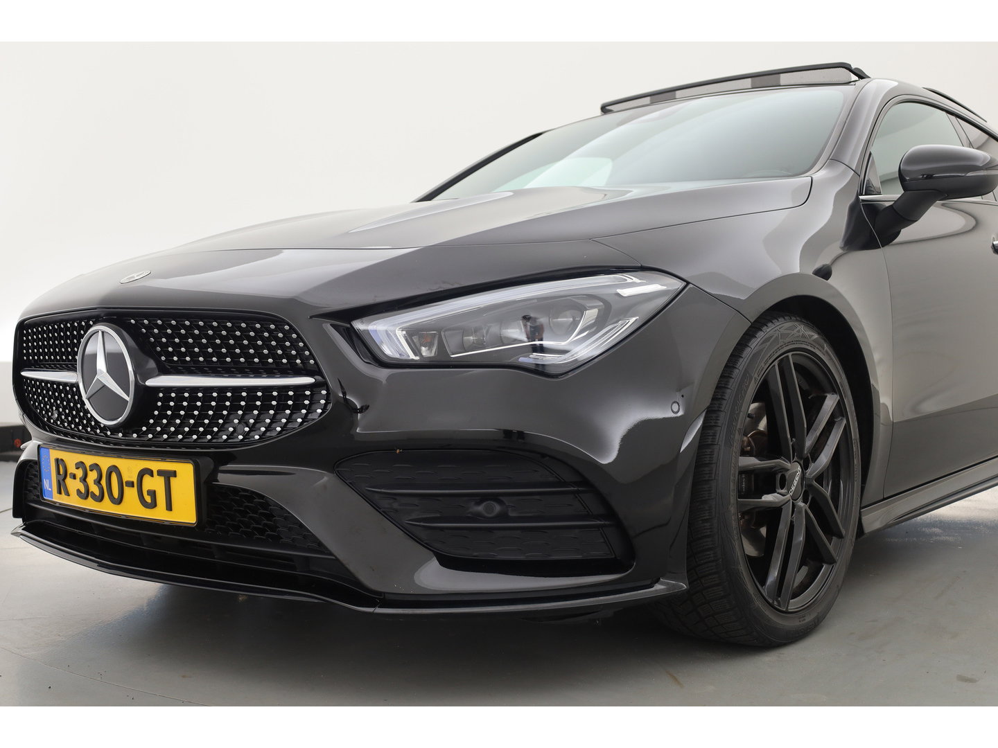 Mercedes-Benz CLA-Klasse Shooting Brake 180 Business Solution AMG | AMG-Styling | Matrix Led | CarPlay | Burmester | Stoelverw. | Panoramadak | DAB