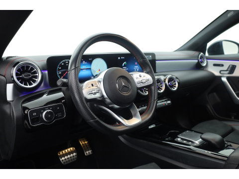 Mercedes-Benz CLA-Klasse Shooting Brake 180 Business Solution AMG | AMG-Styling | Matrix Led | CarPlay | Burmester | Stoelverw. | Panoramadak | DAB