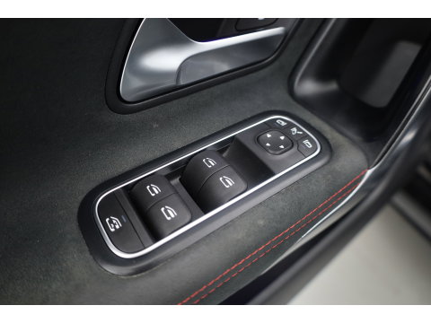 Mercedes-Benz CLA-Klasse Shooting Brake 180 Business Solution AMG | AMG-Styling | Matrix Led | CarPlay | Burmester | Stoelverw. | Panoramadak | DAB