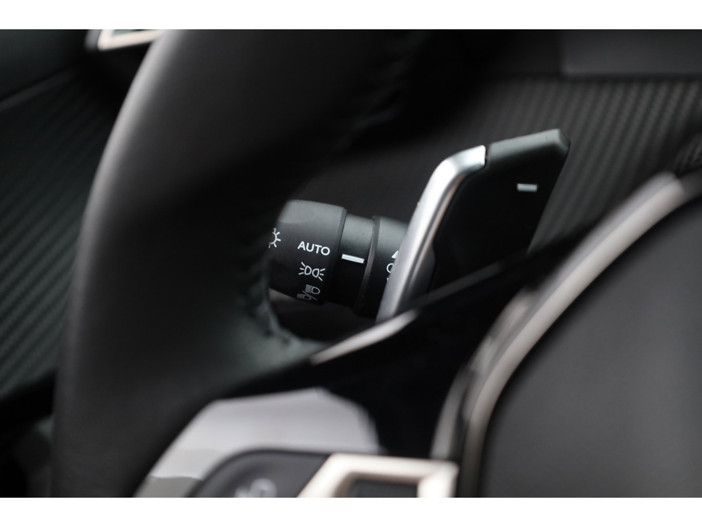 Peugeot 2008 1.2 Hybrid 145 Allure | All Seasons | Keyless | Apple CarPlay | Navi | Cruise | PDC V+A | 17''