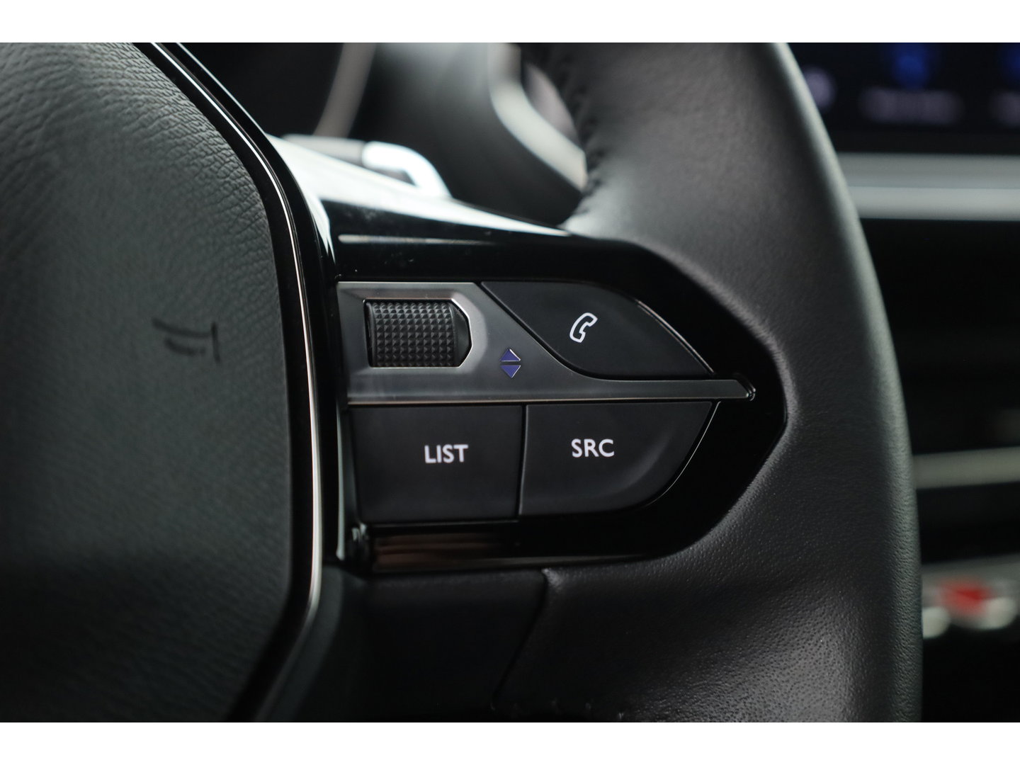 Peugeot 2008 1.2 Hybrid 145 Allure | All Seasons | Keyless | Apple CarPlay | Navi | Cruise | PDC V+A | 17''