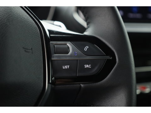 Peugeot 2008 1.2 Hybrid 145 Allure | All Seasons | Keyless | Apple CarPlay | Navi | Cruise | PDC V+A | 17''