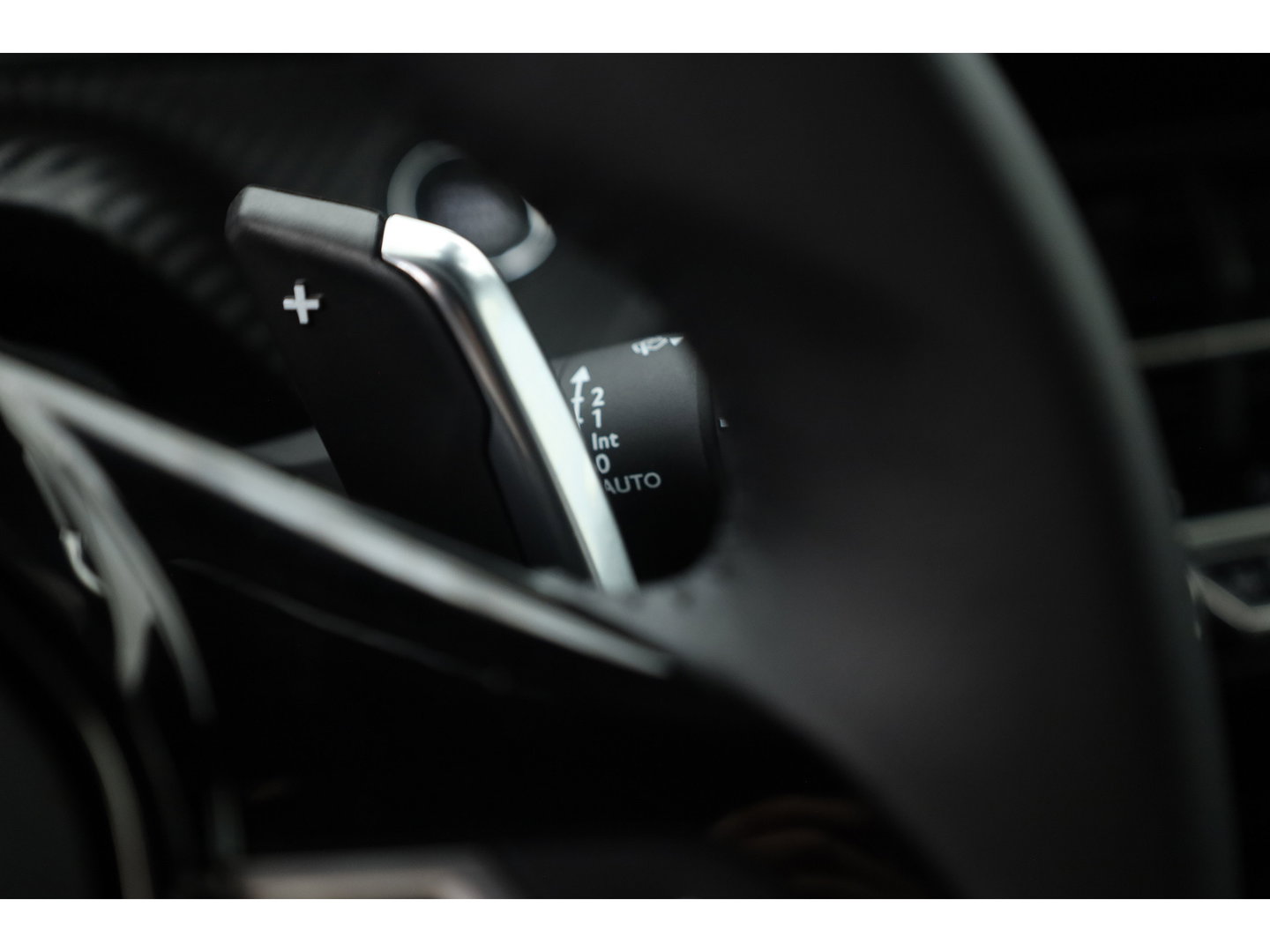 Peugeot 2008 1.2 Hybrid 145 Allure | All Seasons | Keyless | Apple CarPlay | Navi | Cruise | PDC V+A | 17''