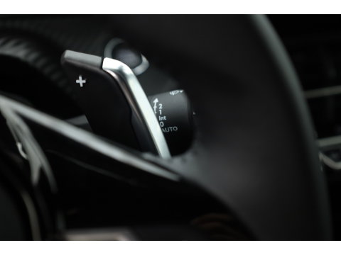 Peugeot 2008 1.2 Hybrid 145 Allure | All Seasons | Keyless | Apple CarPlay | Navi | Cruise | PDC V+A | 17''