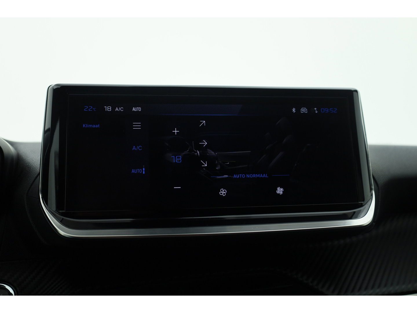 Peugeot 2008 1.2 Hybrid 145 Allure | All Seasons | Keyless | Apple CarPlay | Navi | Cruise | PDC V+A | 17''