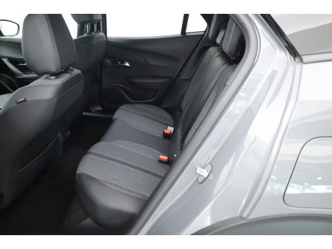Peugeot 2008 1.2 Hybrid 145 Allure | All Seasons | Keyless | Apple CarPlay | Navi | Cruise | PDC V+A | 17''