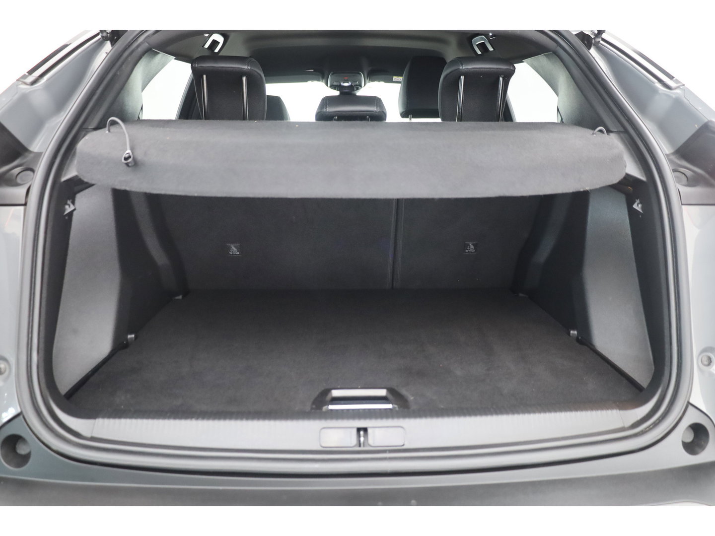 Peugeot 2008 1.2 Hybrid 145 Allure | All Seasons | Keyless | Apple CarPlay | Navi | Cruise | PDC V+A | 17''