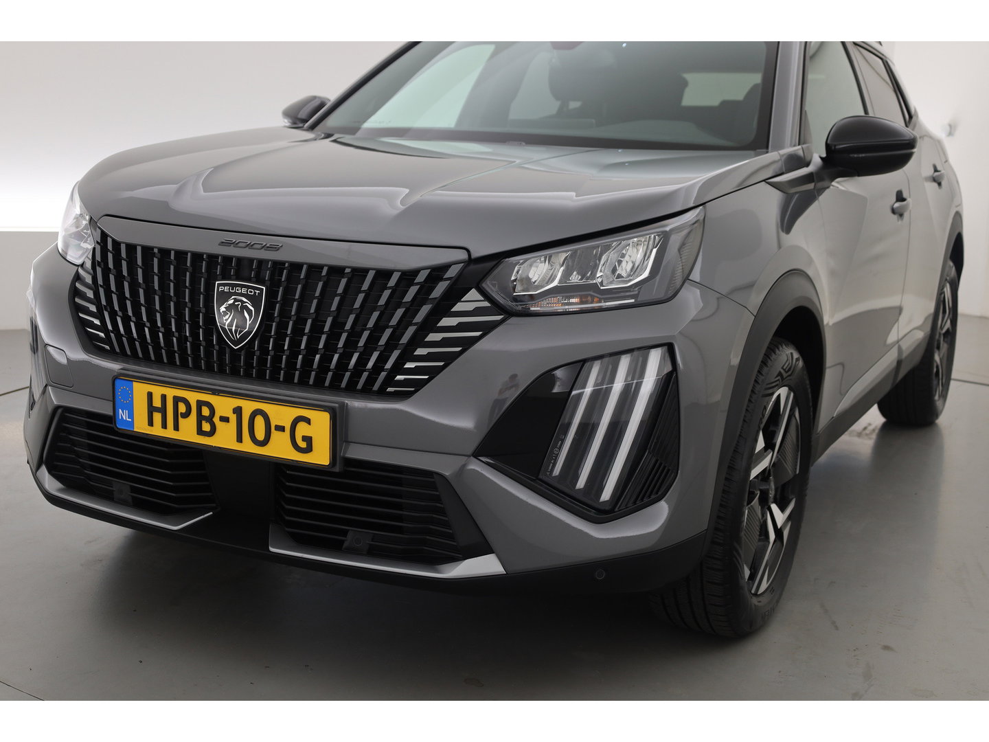 Peugeot 2008 1.2 Hybrid 145 Allure | All Seasons | Keyless | Apple CarPlay | Navi | Cruise | PDC V+A | 17''