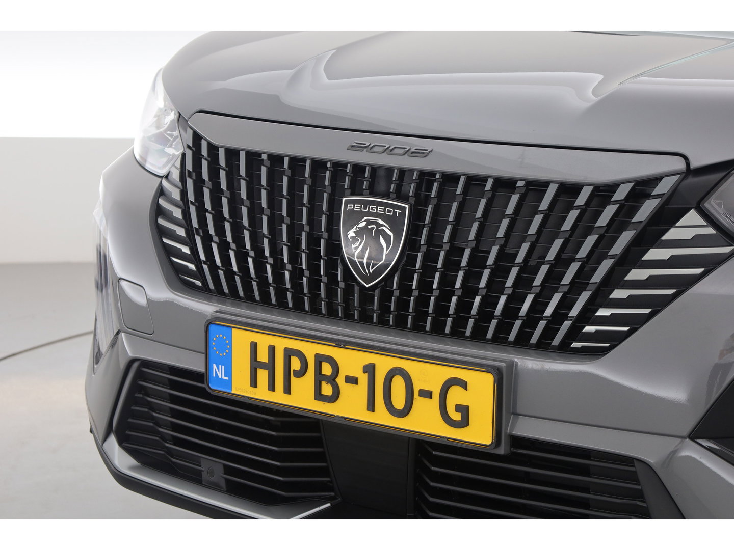 Peugeot 2008 1.2 Hybrid 145 Allure | All Seasons | Keyless | Apple CarPlay | Navi | Cruise | PDC V+A | 17''