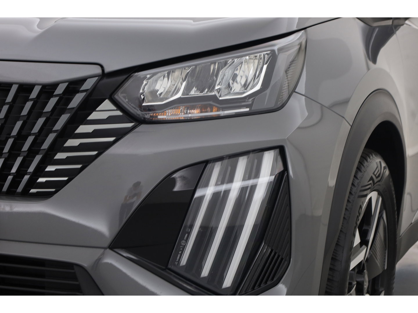 Peugeot 2008 1.2 Hybrid 145 Allure | All Seasons | Keyless | Apple CarPlay | Navi | Cruise | PDC V+A | 17''