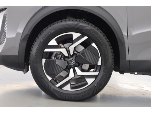 Peugeot 2008 1.2 Hybrid 145 Allure | All Seasons | Keyless | Apple CarPlay | Navi | Cruise | PDC V+A | 17''