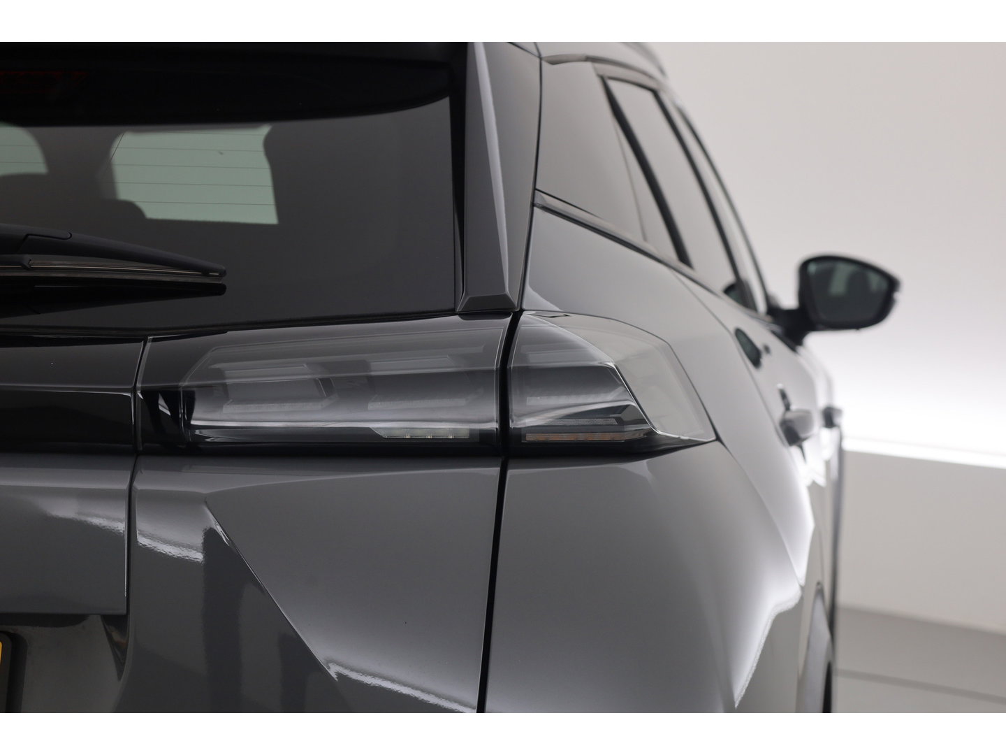 Peugeot 2008 1.2 Hybrid 145 Allure | All Seasons | Keyless | Apple CarPlay | Navi | Cruise | PDC V+A | 17''
