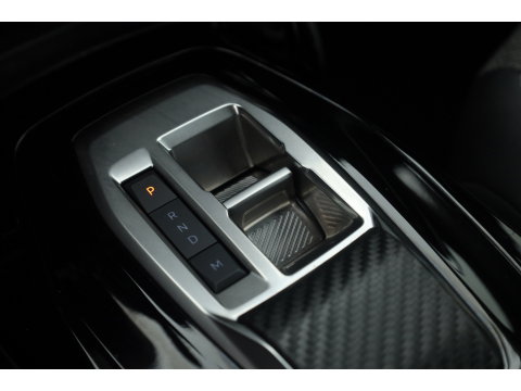 Peugeot 2008 1.2 Hybrid 145 Allure | All Seasons | Keyless | Apple CarPlay | Navi | Cruise | PDC V+A | 17''