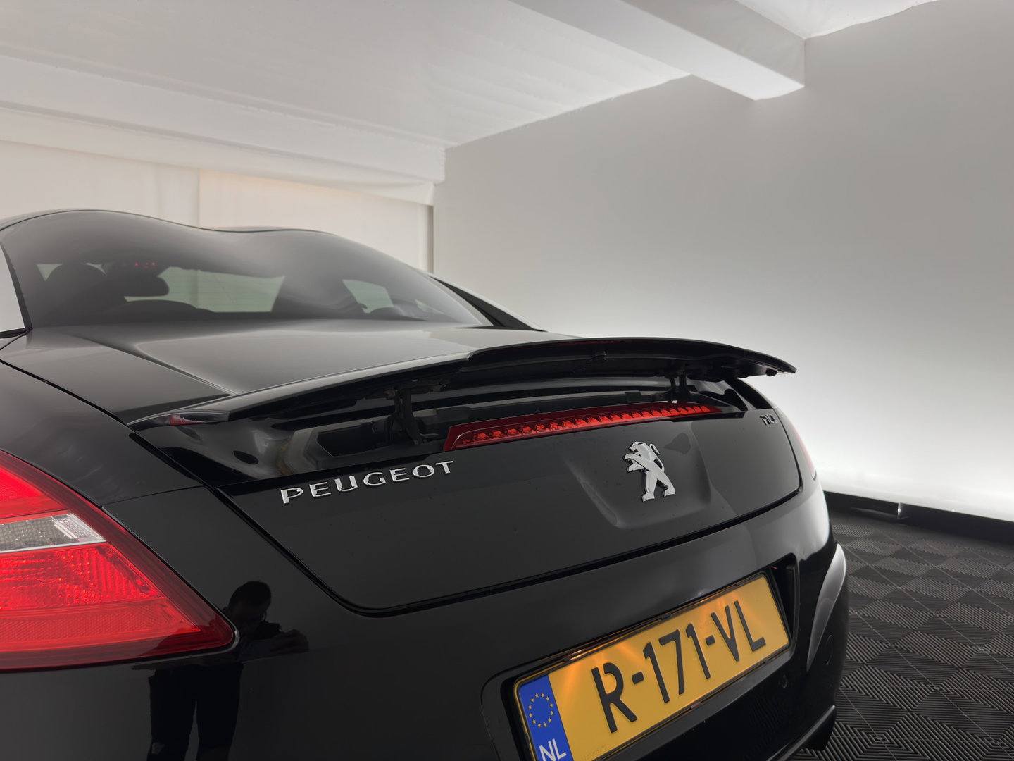 Peugeot RCZ 2.0 HDiF *LEATHER | XENON | HEATED-SPORTSEATS | MEMORY-PACK | NAVI-FULLMAP | ECC | PDC | CRUISE | 19''ALU*