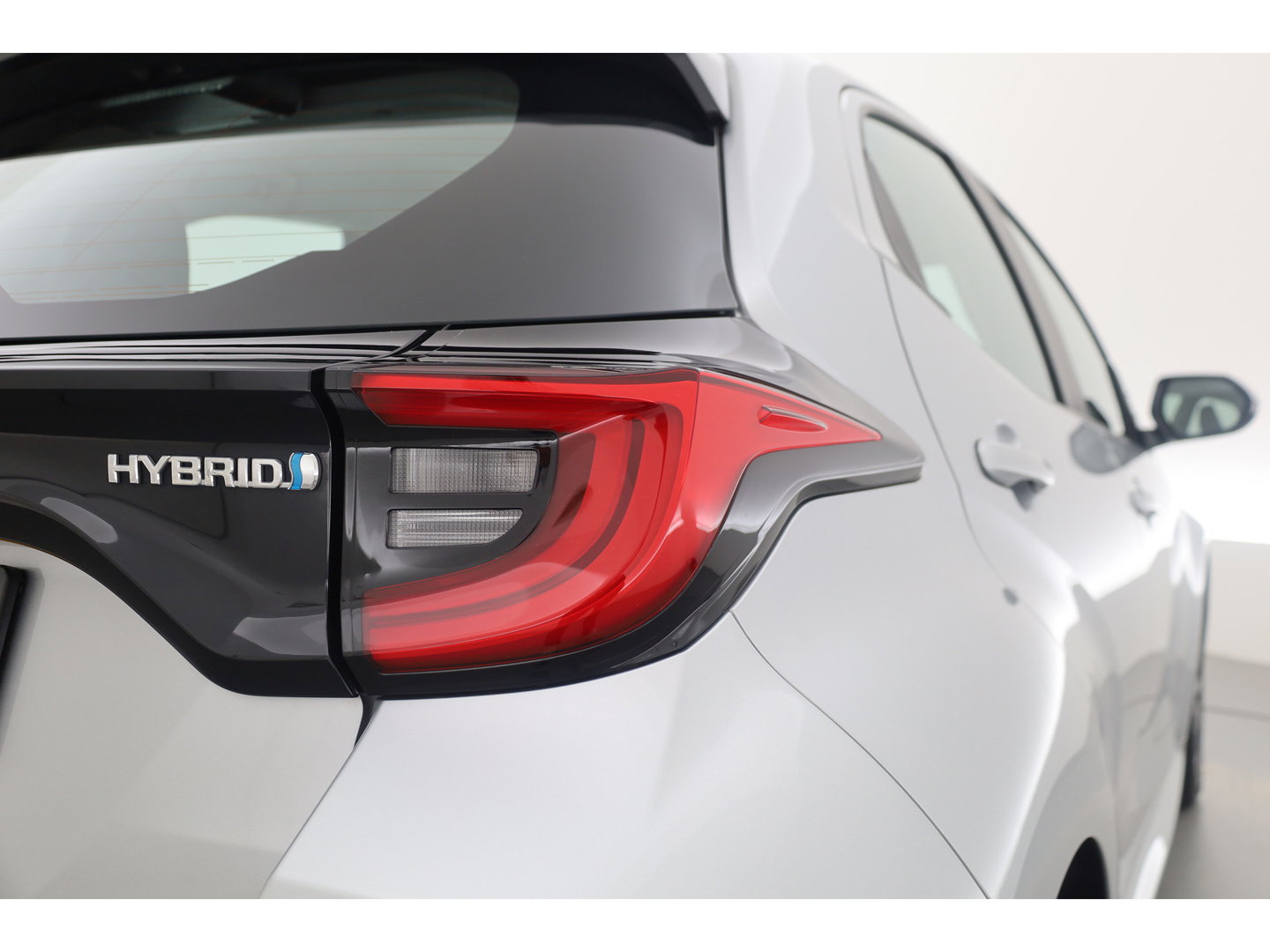 Toyota Yaris 1.5 Hybrid Dynamic | Keyless | Apple CarPlay & Android Auto | Cruise Control | Achteruitrijcamera | DAB | Airco