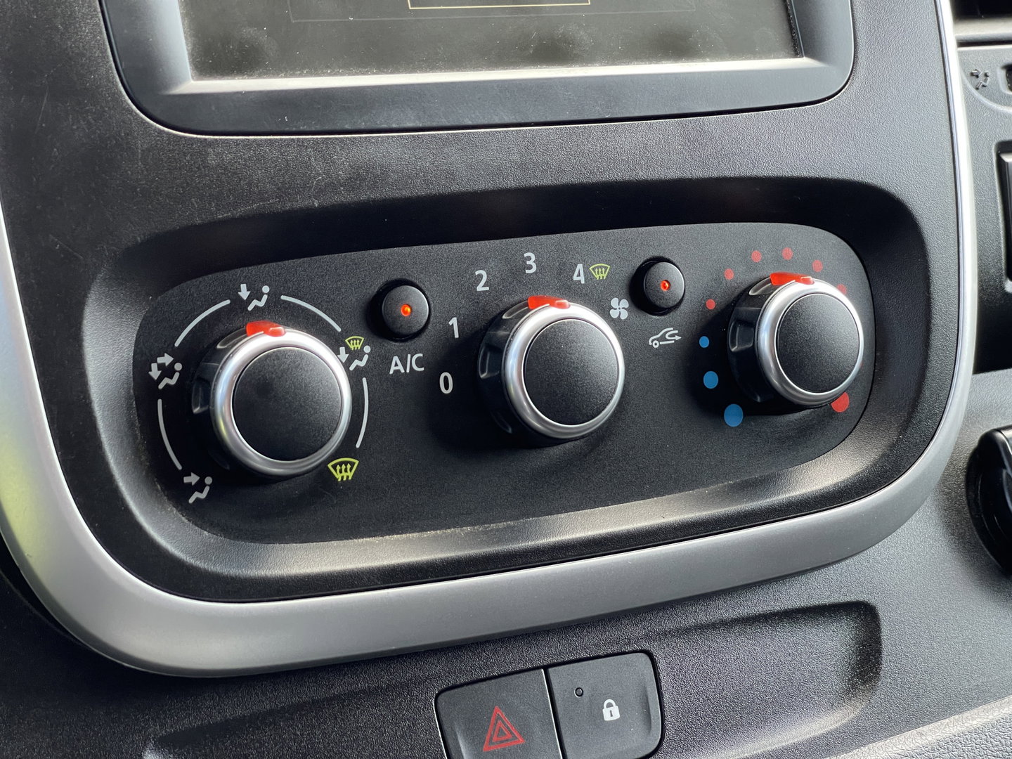 Renault Trafic 2.0 dCi 145 T29 L1H1 Comfort | Dubbele Schuifdeur | Automaat | LED | Airconditioning | Bluetooth | Bijrijdersbank |