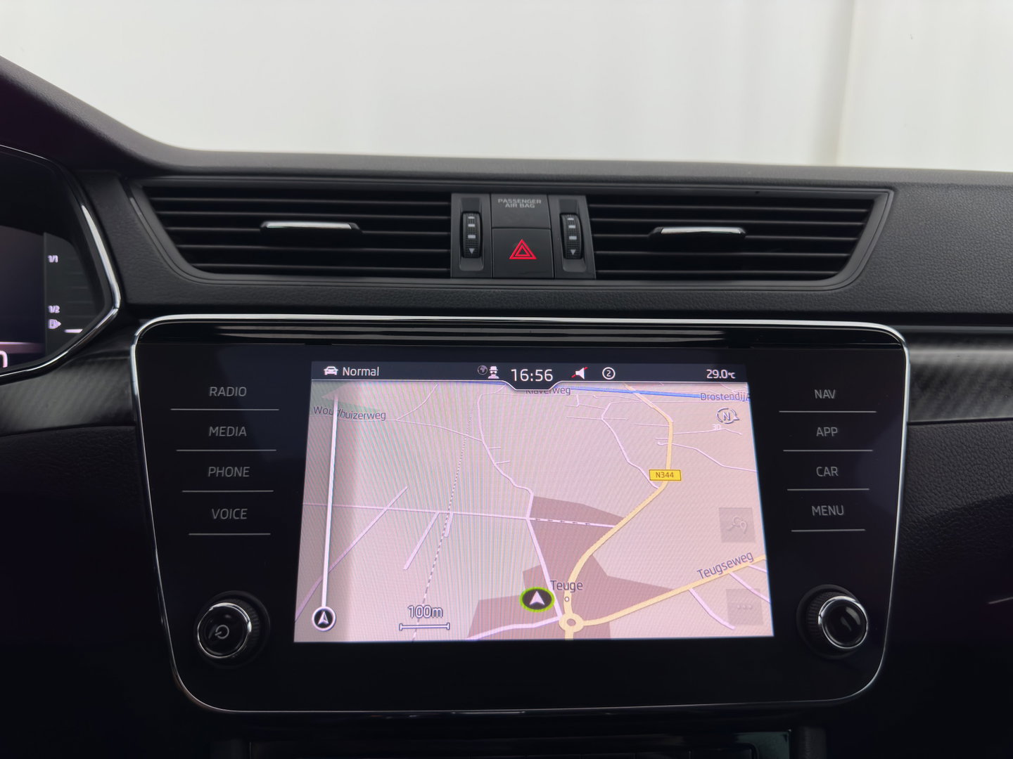 Škoda Superb Combi 1.4 TSI iV Sportline Business (Plug-in) (INCL.BTW) Aut. *PANO | LEATHER-MICROFIBRE | FULL-LED | DIGI-COCKPIT | HEATED-SPORTSEATS | KEYLESS | DAB+ | NAVI-FULLMAP | PRIVACYGLASS | SHIFT-PADDLES | AMBIENT-LIGHT | ECC | PDC | CRUSIE |