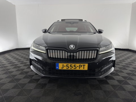 Škoda Superb Combi 1.4 TSI iV Sportline Business (Plug-in) (INCL.BTW) Aut. *PANO | LEATHER-MICROFIBRE | FULL-LED | DIGI-COCKPIT | HEATED-SPORTSEATS | KEYLESS | DAB+ | NAVI-FULLMAP | PRIVACYGLASS | SHIFT-PADDLES | AMBIENT-LIGHT | ECC | PDC | CRUSIE |