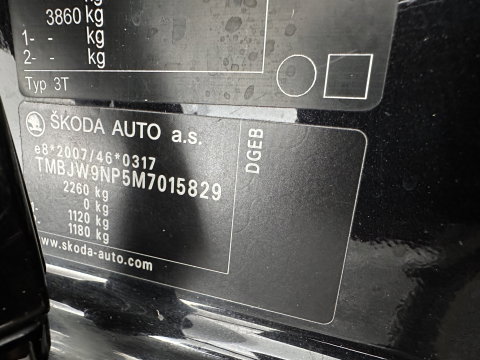 Škoda Superb Combi 1.4 TSI iV Sportline Business (Plug-in) (INCL.BTW) Aut. *PANO | LEATHER-MICROFIBRE | FULL-LED | DIGI-COCKPIT | HEATED-SPORTSEATS | KEYLESS | DAB+ | NAVI-FULLMAP | PRIVACYGLASS | SHIFT-PADDLES | AMBIENT-LIGHT | ECC | PDC | CRUSIE |